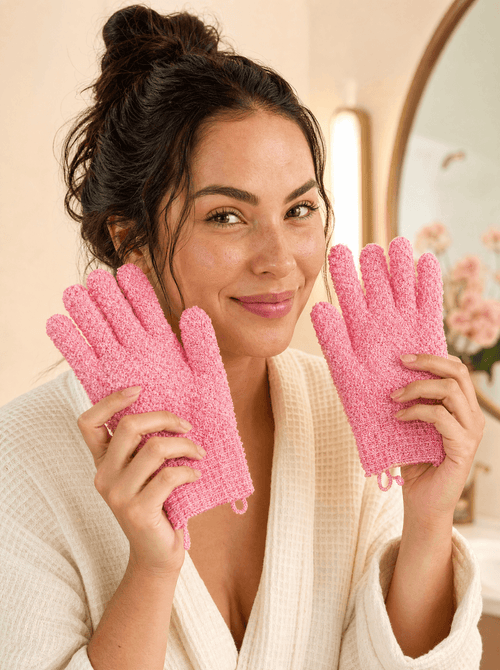 Model wearing the Lavabolife glove
